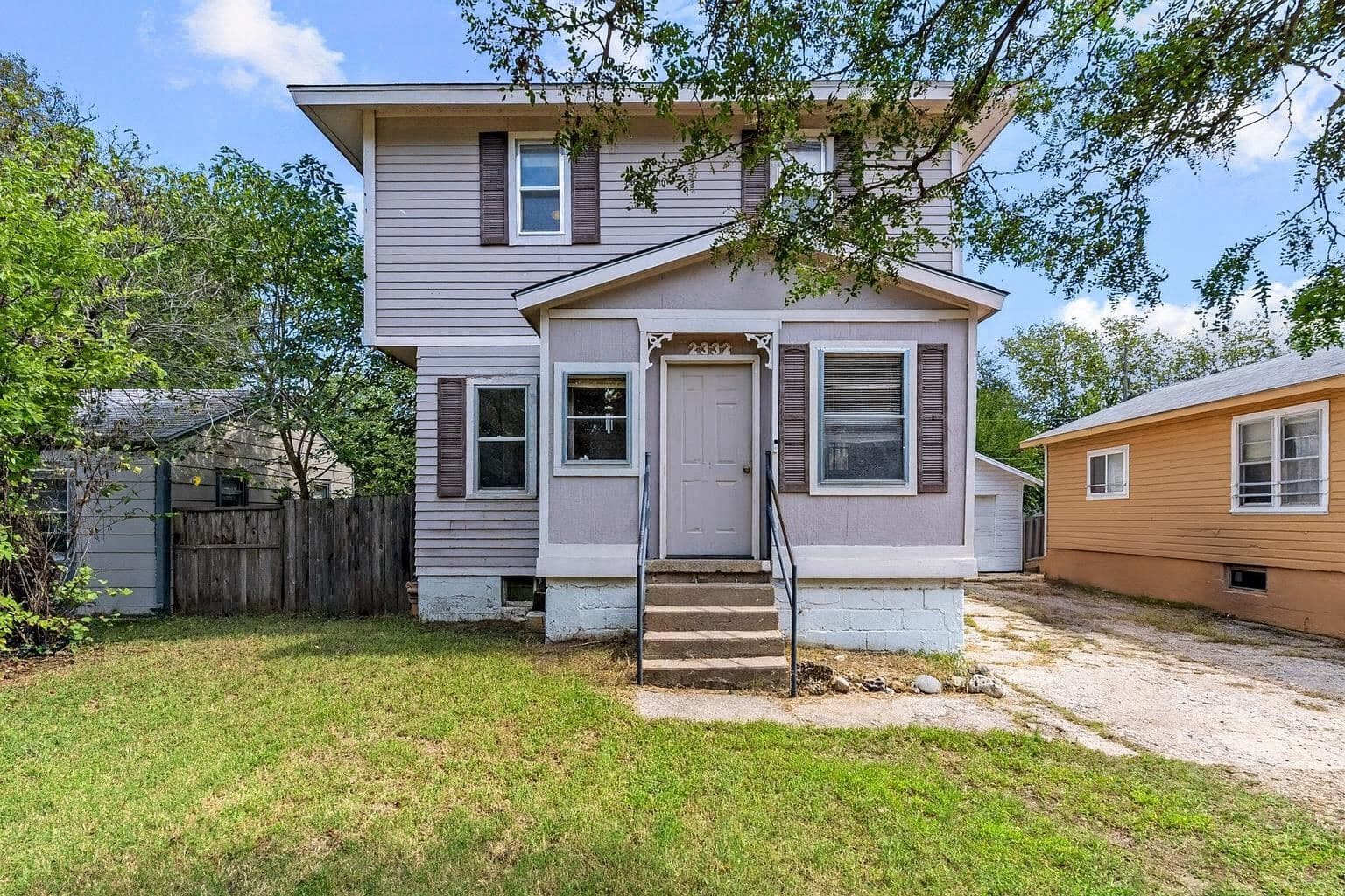 2332 S Waco